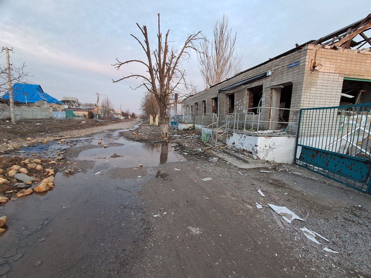 A building with a broken roof

Description automatically generated with medium confidence