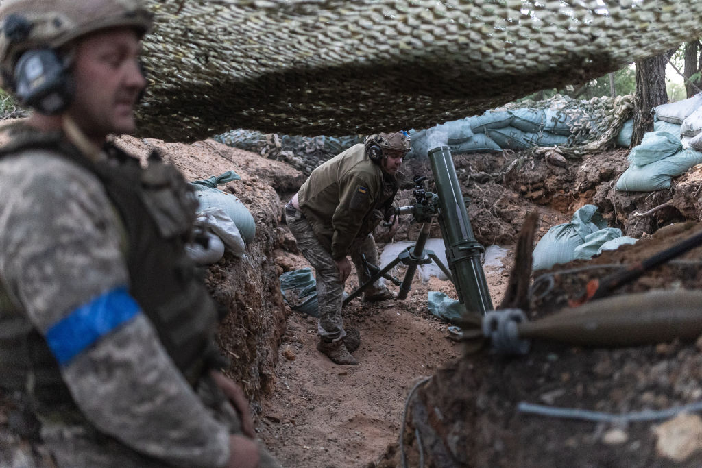 A group of soldiers in a trench

Description automatically generated