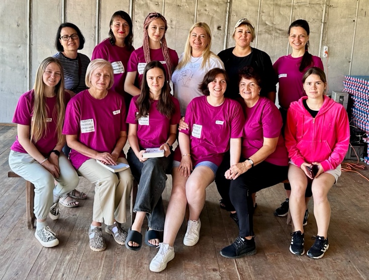 A group of women posing for a photo

Description automatically generated