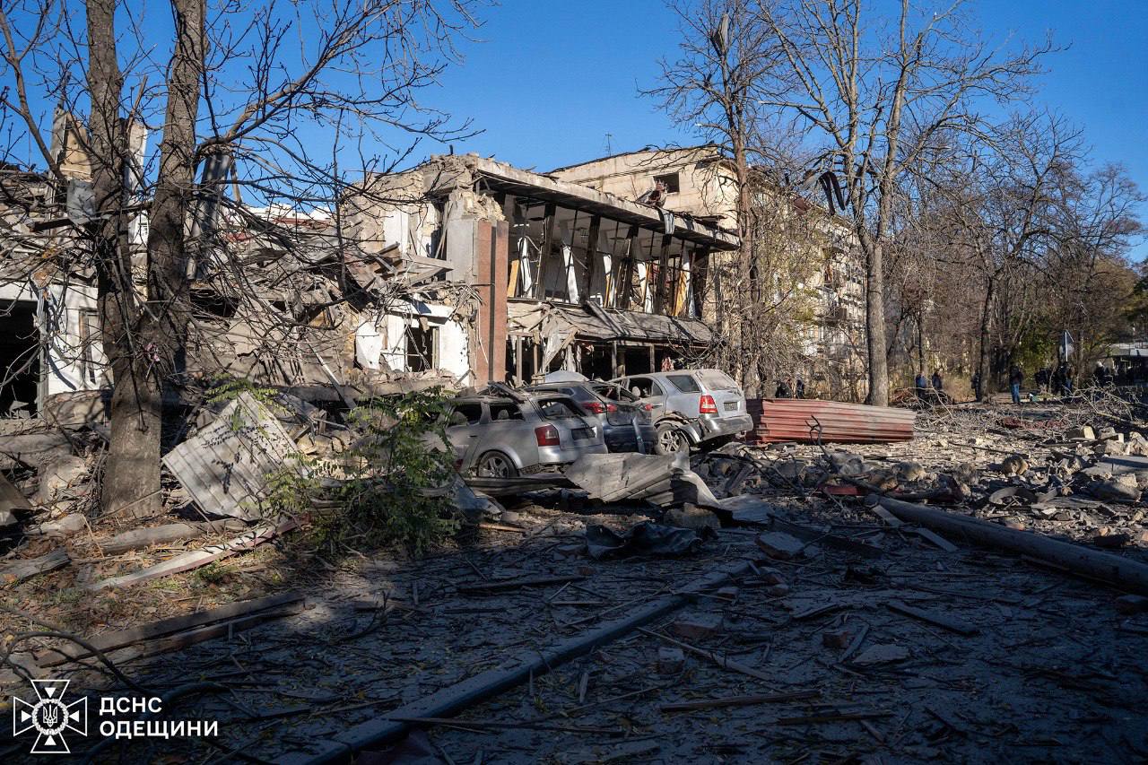 A building with debris and cars in front of it

Description automatically generated