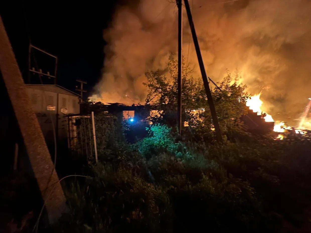 A building on fire at night

AI-generated content may be incorrect.