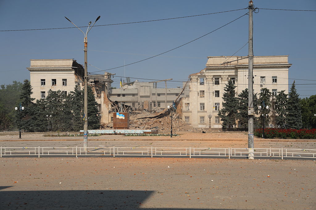 A building with a broken building

AI-generated content may be incorrect.