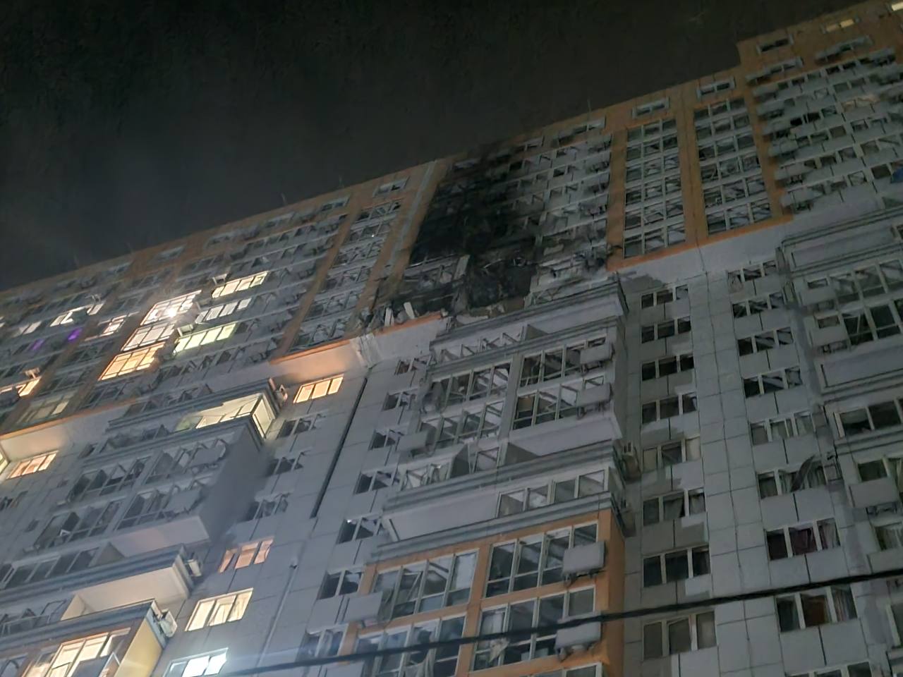 A building with a burned roof

AI-generated content may be incorrect.