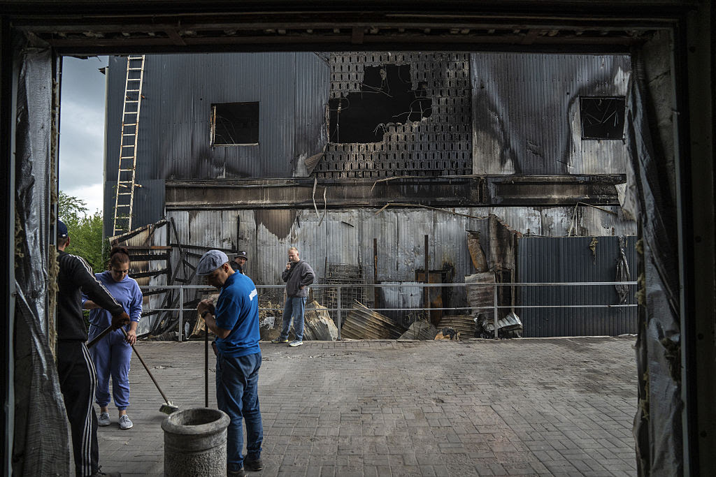 A group of people cleaning a building

AI-generated content may be incorrect.
