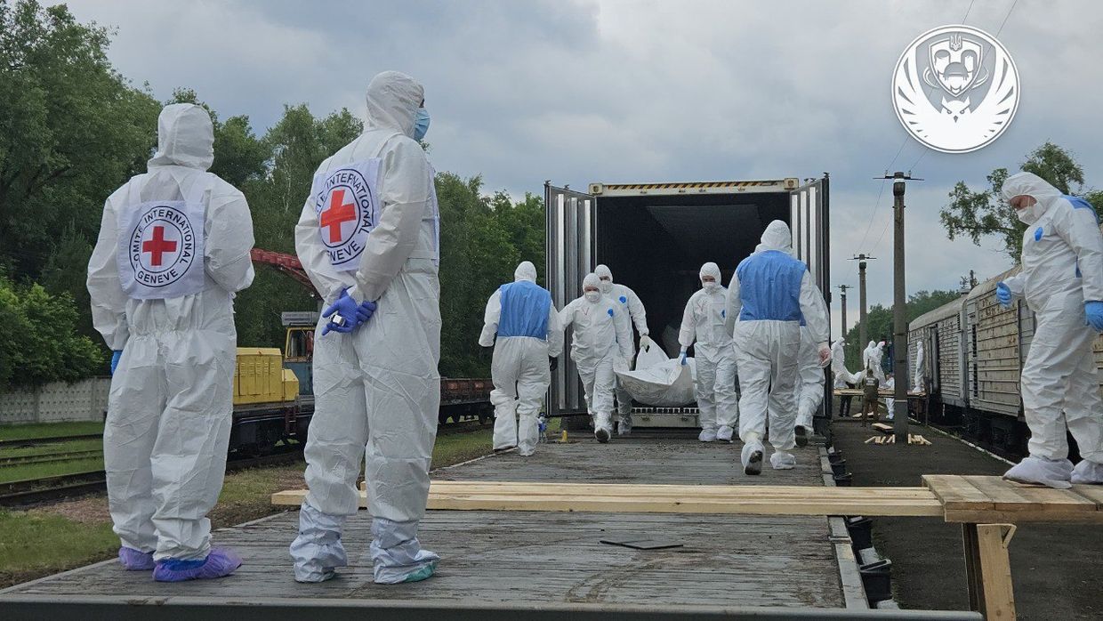 A group of people in hazmat suits

AI-generated content may be incorrect.