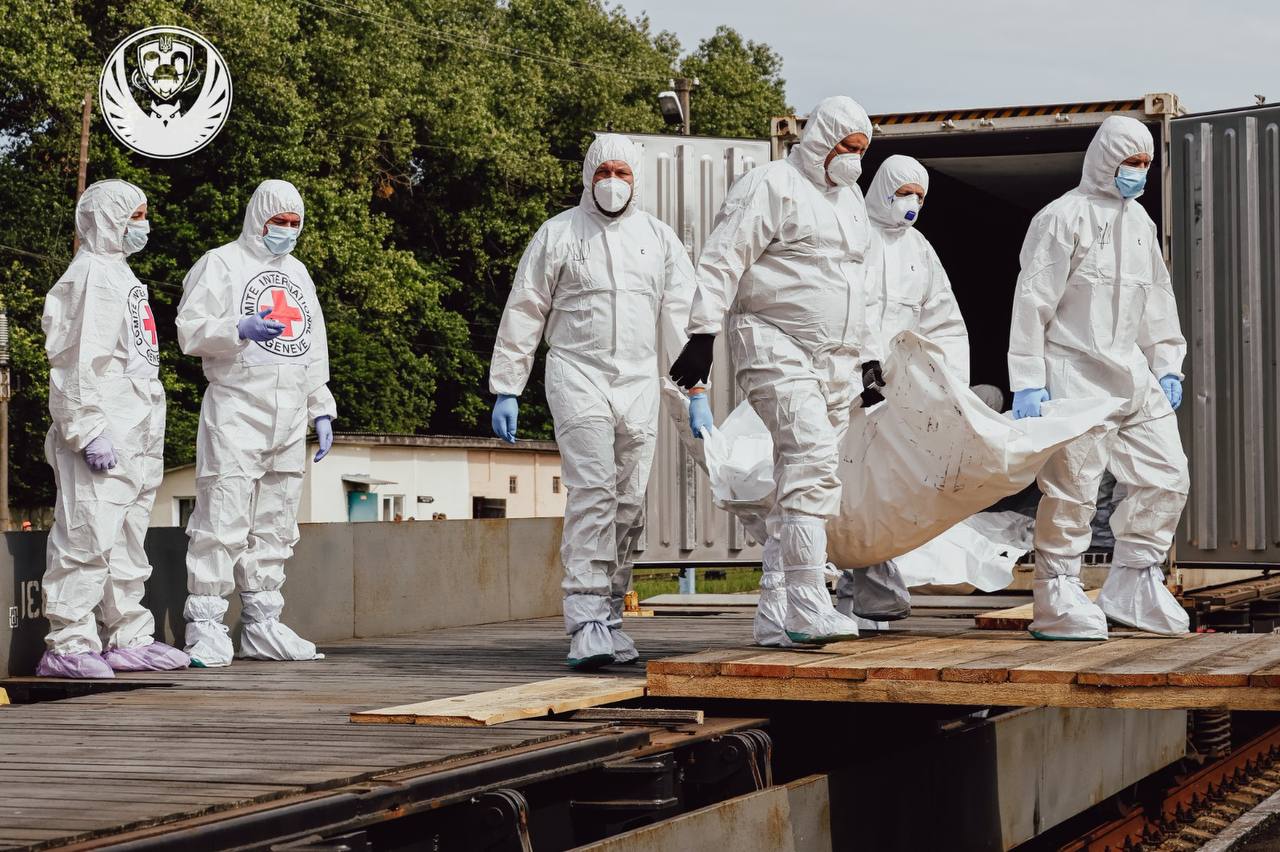 A group of people in white hazmat suits and masks
AI-generated content may be incorrect.