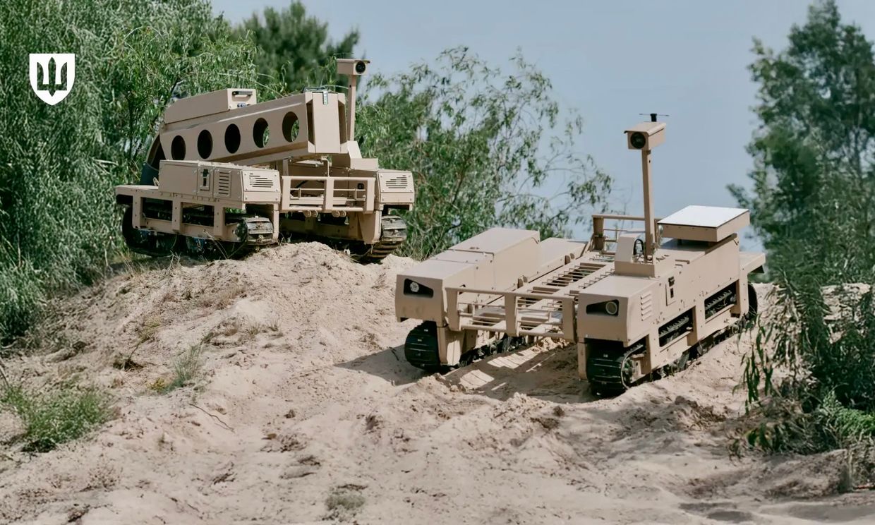 A pair of robots on sand

AI-generated content may be incorrect.