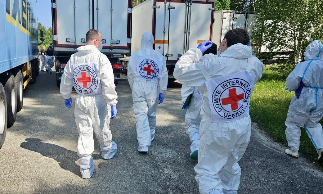 Several people in white protective suits

AI-generated content may be incorrect.