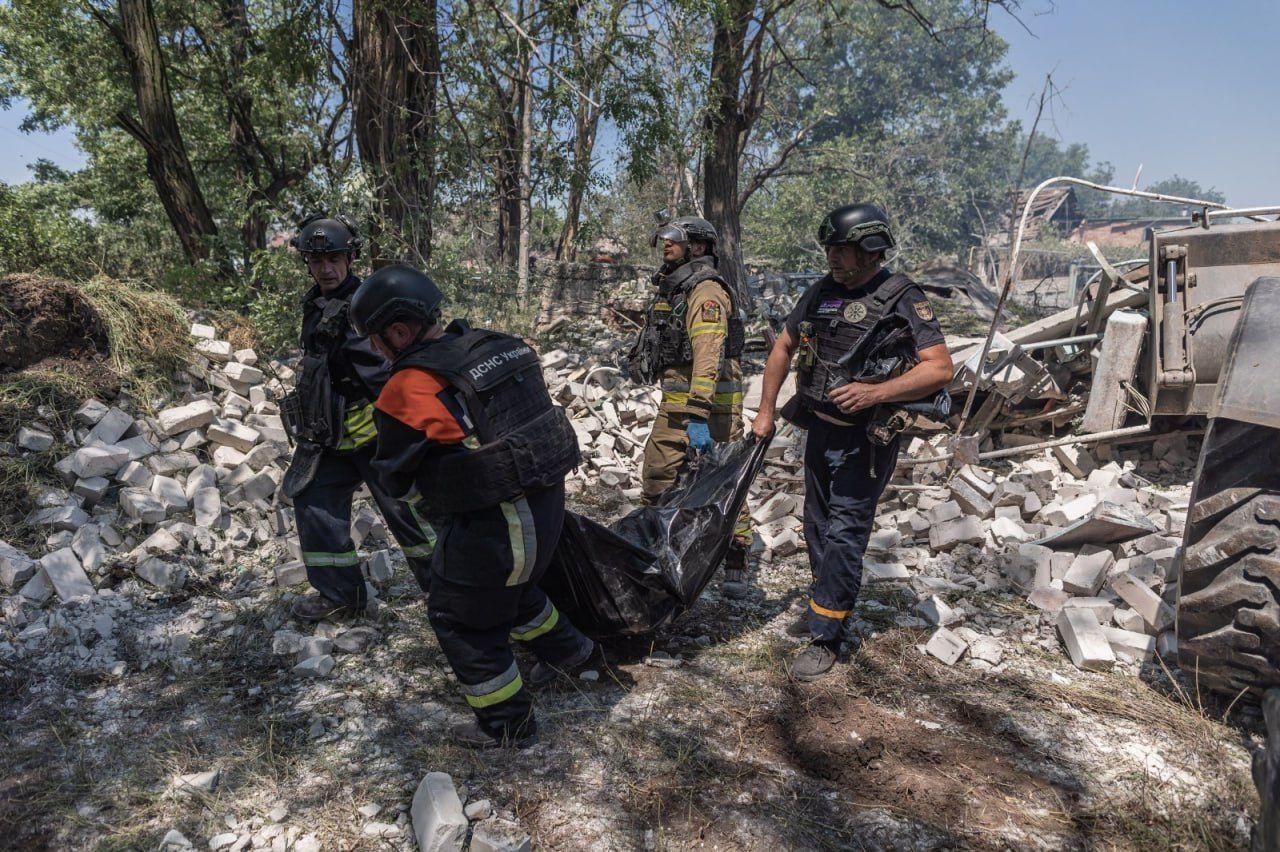Russian attack in Donetsk Oblast leaves 3 dead, administrative building 'destroyed'