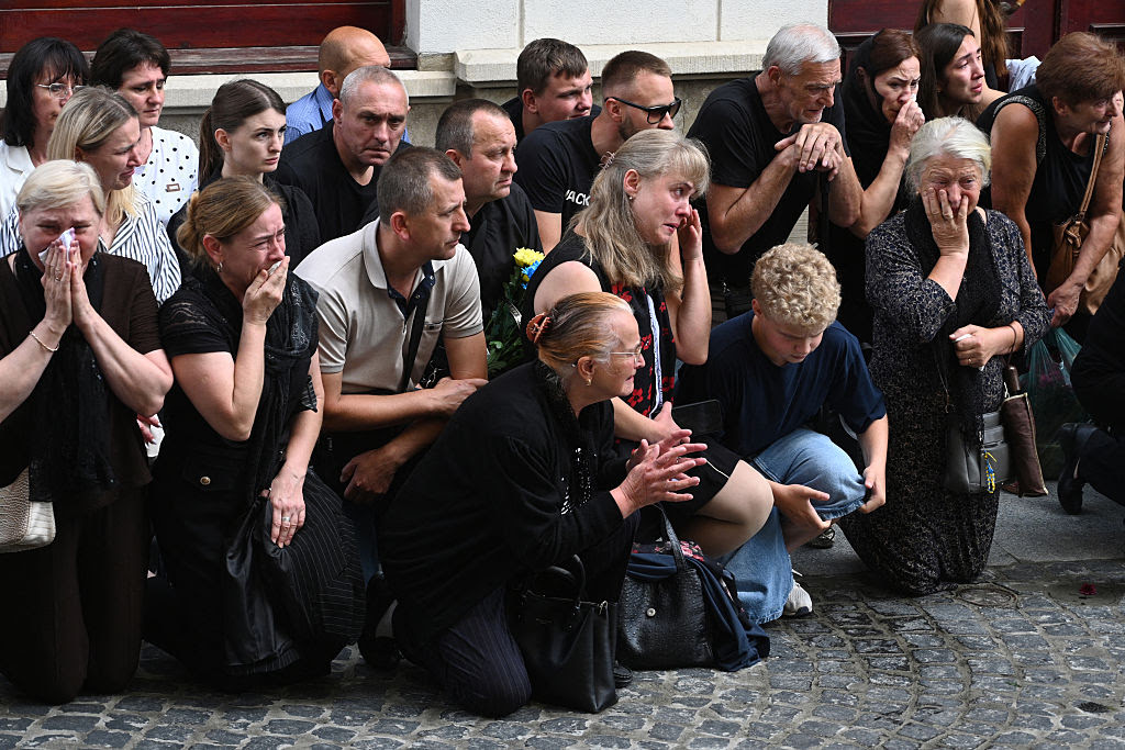 Standing with workers before they install a new flag pole on the South Lawn, U.S. President Donald Trump talks with journalists outside the White House on June 18, 2025, in Washington, DC. (Chip Somodevilla / Getty Images)