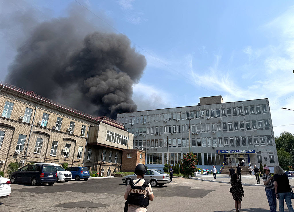 Standing with workers before they install a new flag pole on the South Lawn, U.S. President Donald Trump talks with journalists outside the White House on June 18, 2025, in Washington, DC. (Chip Somodevilla / Getty Images)