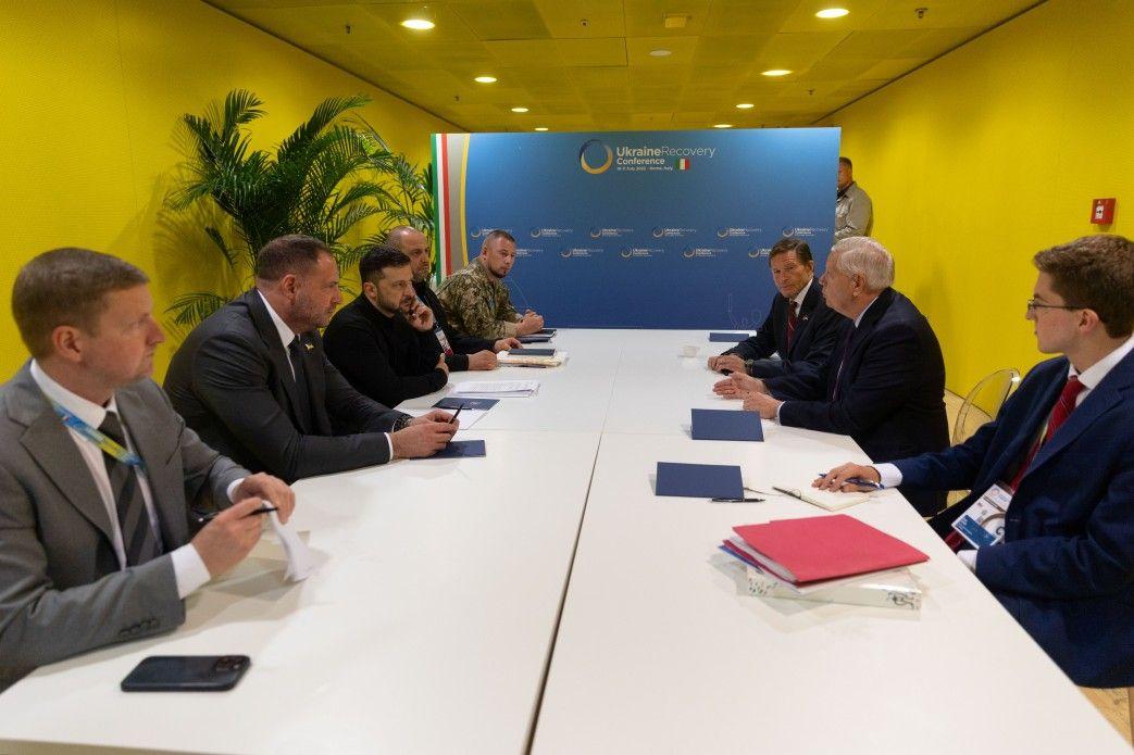 Zelensky urges US senators to 'increase sanctions pressure on Russia'