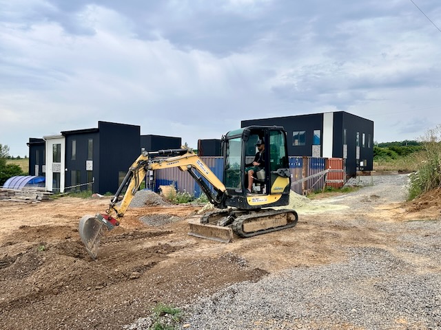 A construction vehicle with a bucket on dirt

AI-generated content may be incorrect.