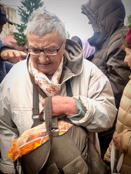 A person looking at a bag AI-generated content may be incorrect.