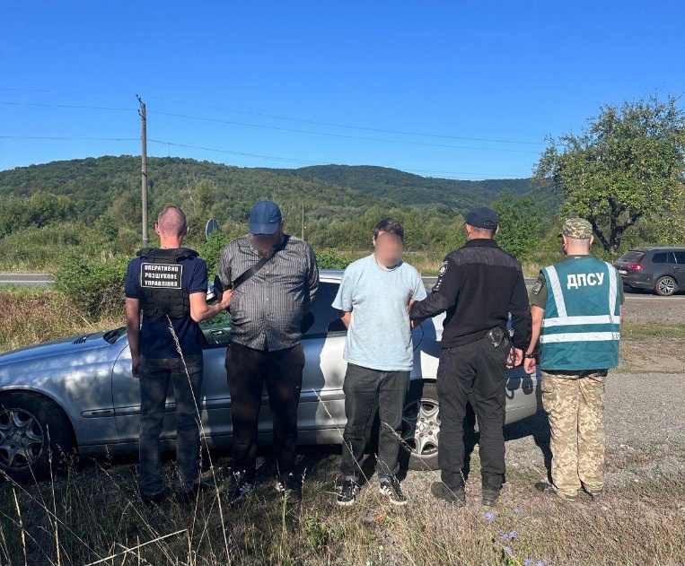 Border guards detain priest attempting to smuggle draft-age man across Ukrainian border