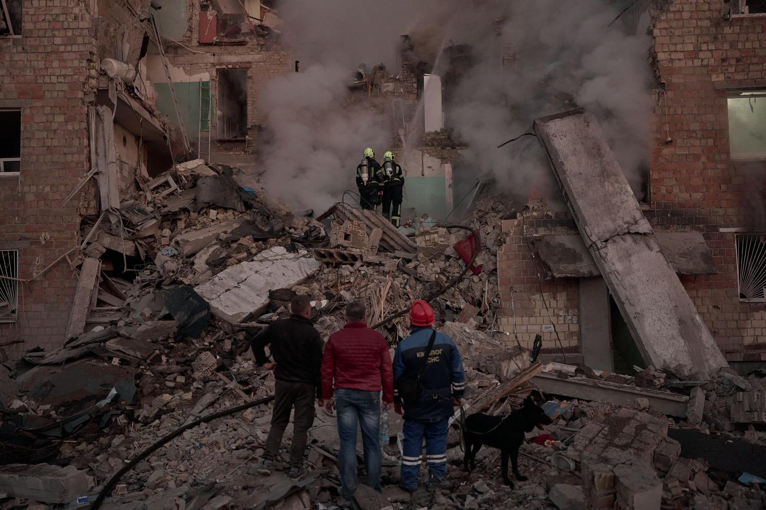 Russian attacks kill 24, injure 62 in Ukraine over past day