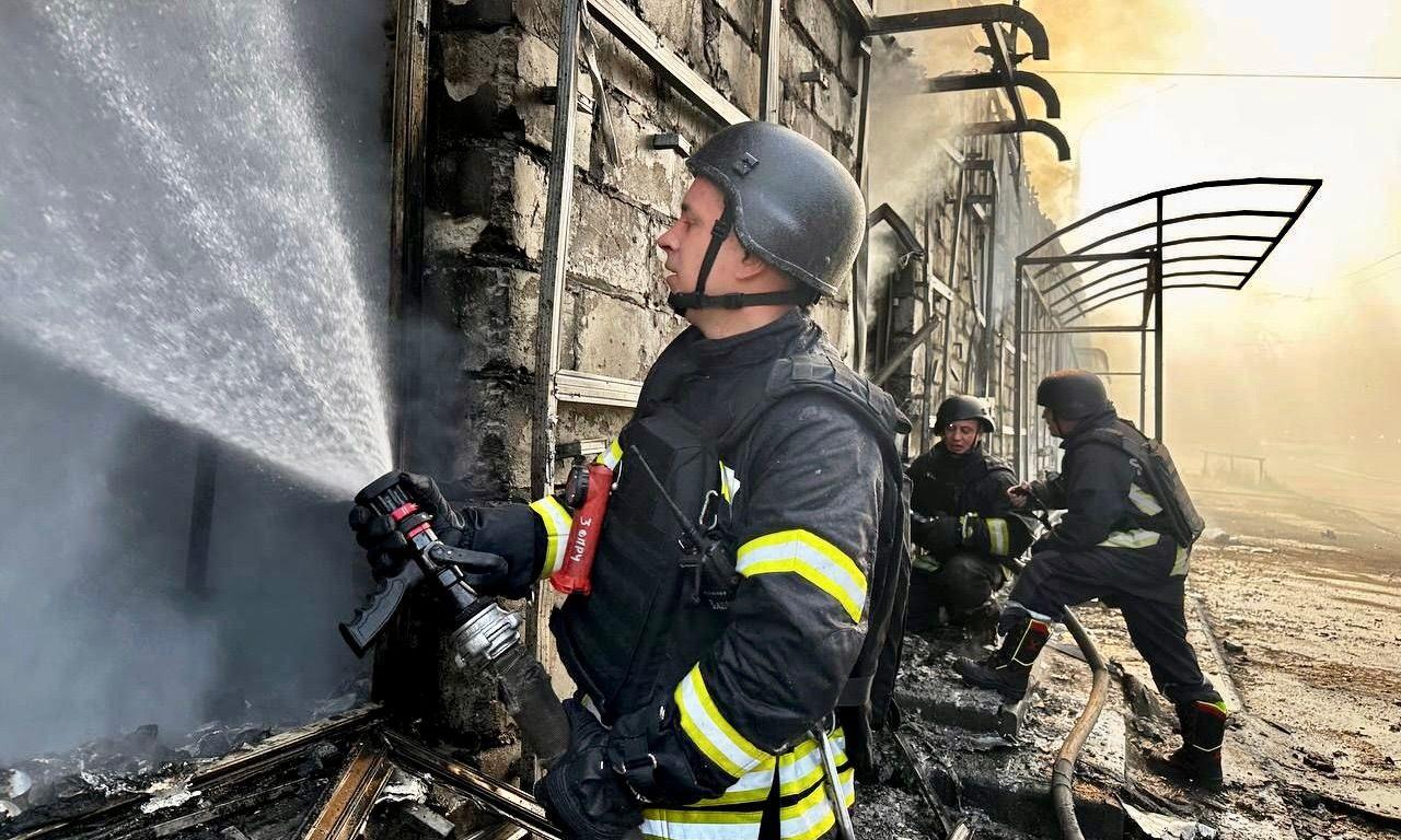 Zelensky says Putin undermines diplomatic efforts after Russian strike on Zaporizhzhia kills 3, injures 30