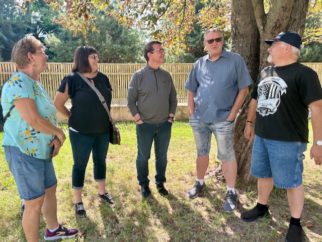 A group of people standing outside

AI-generated content may be incorrect.