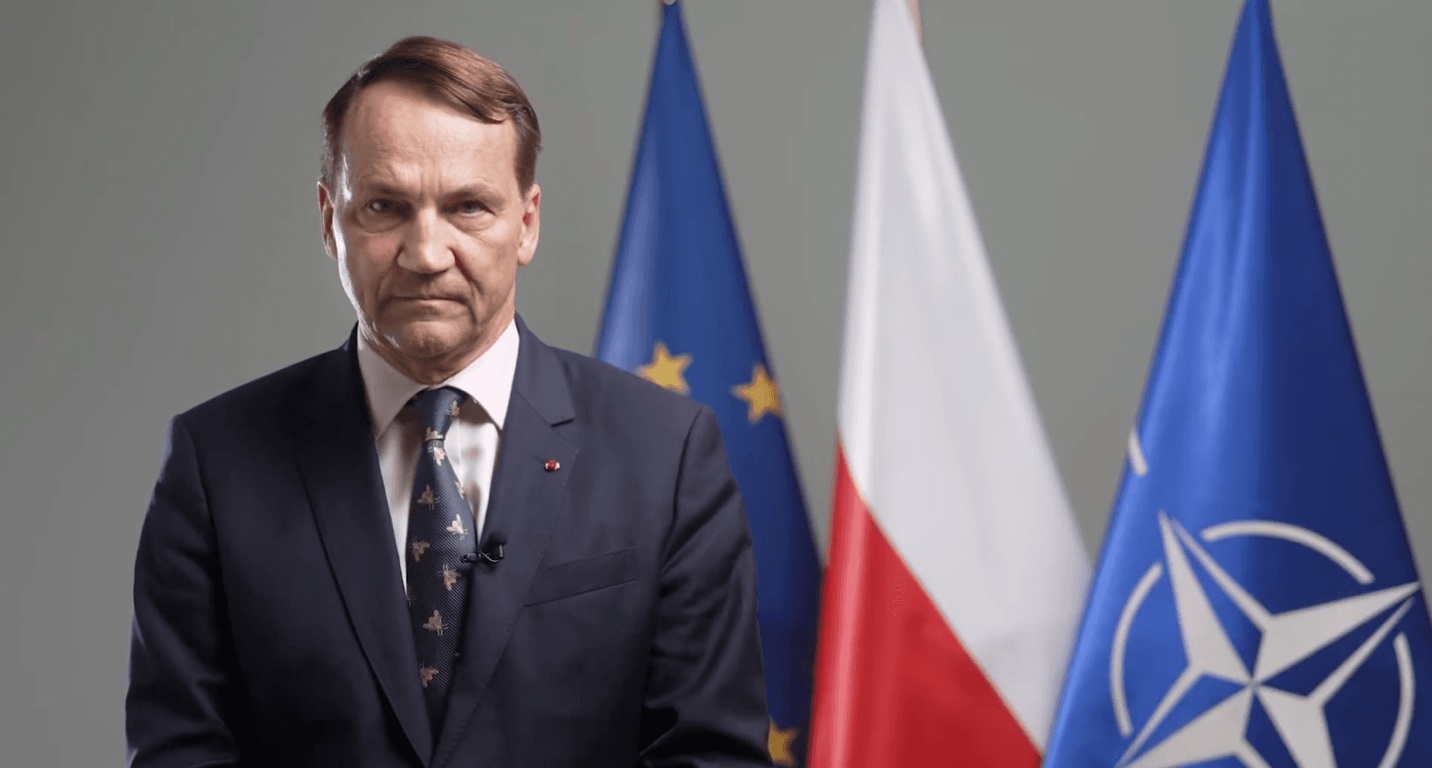 Russia 'deliberately targeted' Poland's airspace, Sikorski says