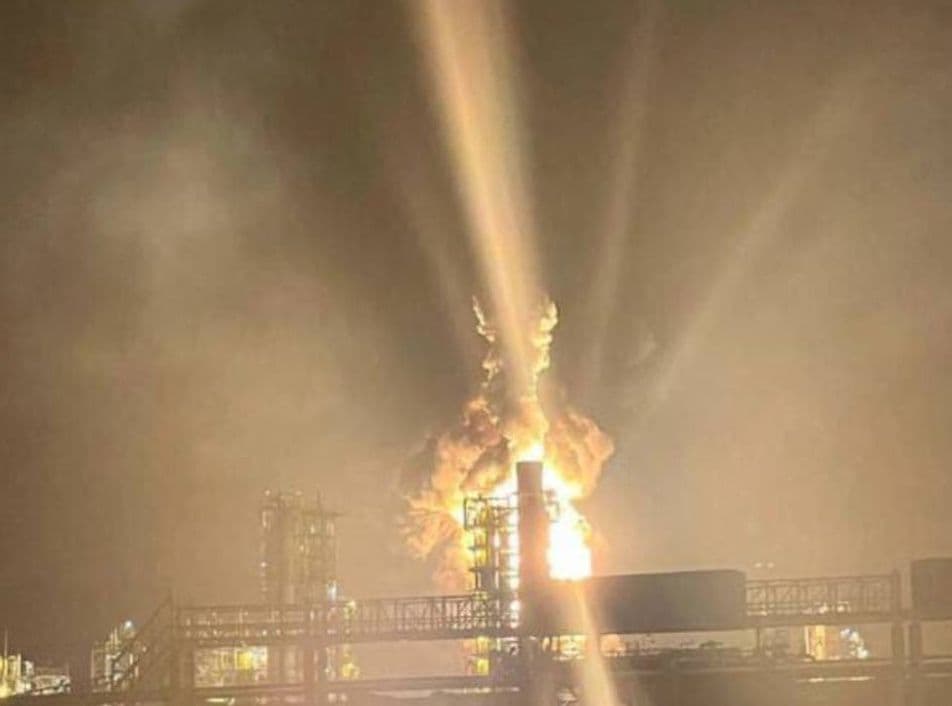 Ukrainian drones strike major Russian oil refinery in Leningrad Oblast, governor says