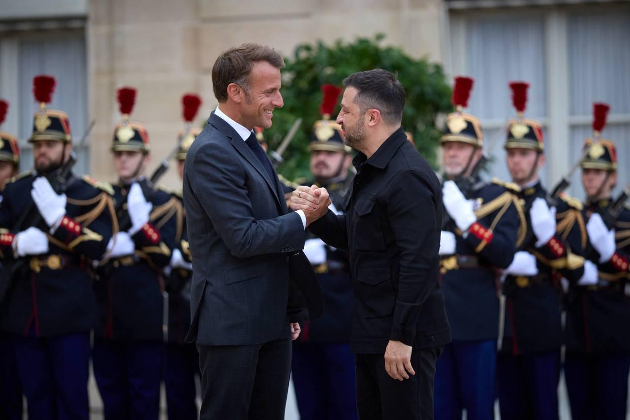 Zelensky arrives in Paris, meets Macron ahead of security guarantees summit with 'Coalition of the Willing'