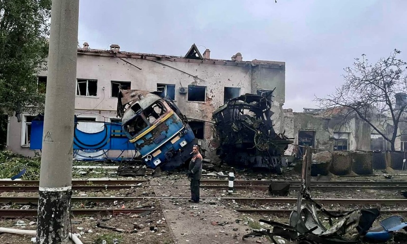 Russian strikes kill 4, injure 25, hit Ukraine's railway infrastructure over past day