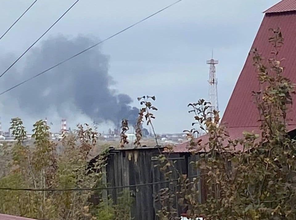 Ukraine strikes Russian oil refinery 1,400 kilometers from front, SBU source says