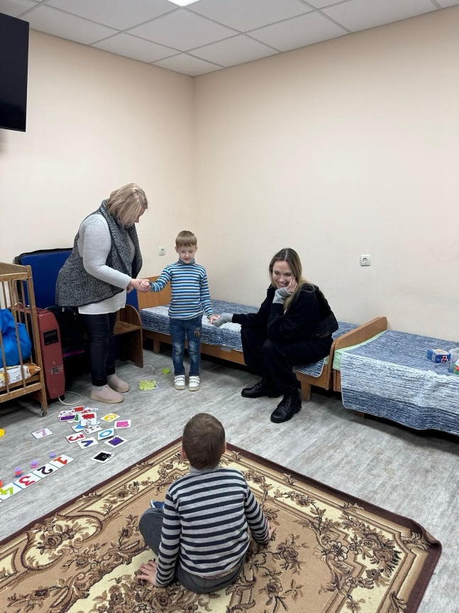 'They refuse to give in,' Angelina Jolie says on her Kherson, Mykolaiv visit