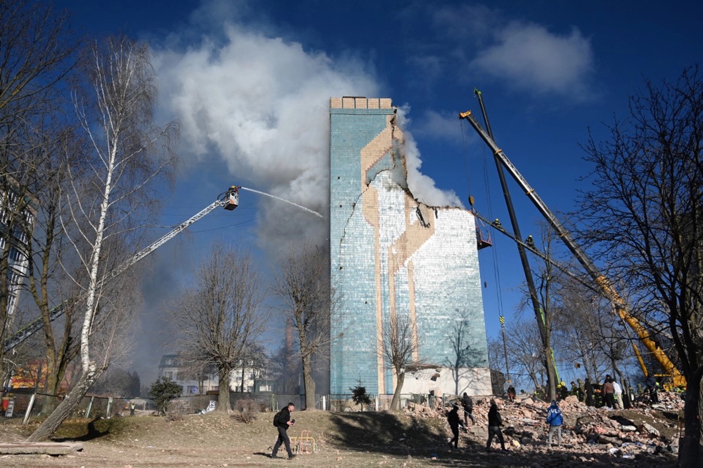 Zelensky: 22 Still Missing After Russian Strike on Ternopil