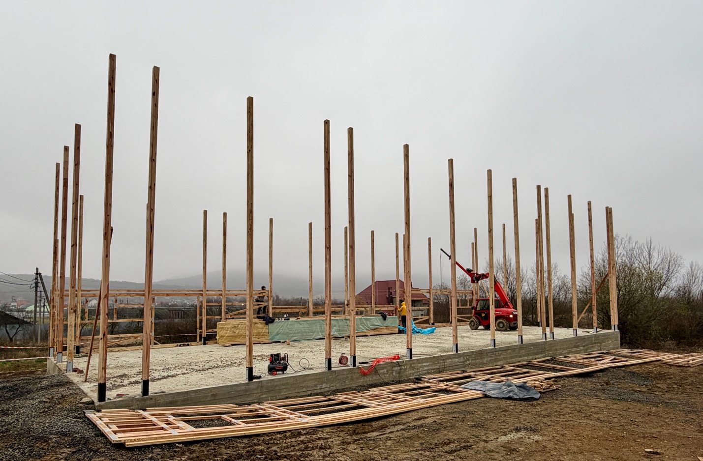 A construction site with several wooden poles

AI-generated content may be incorrect.