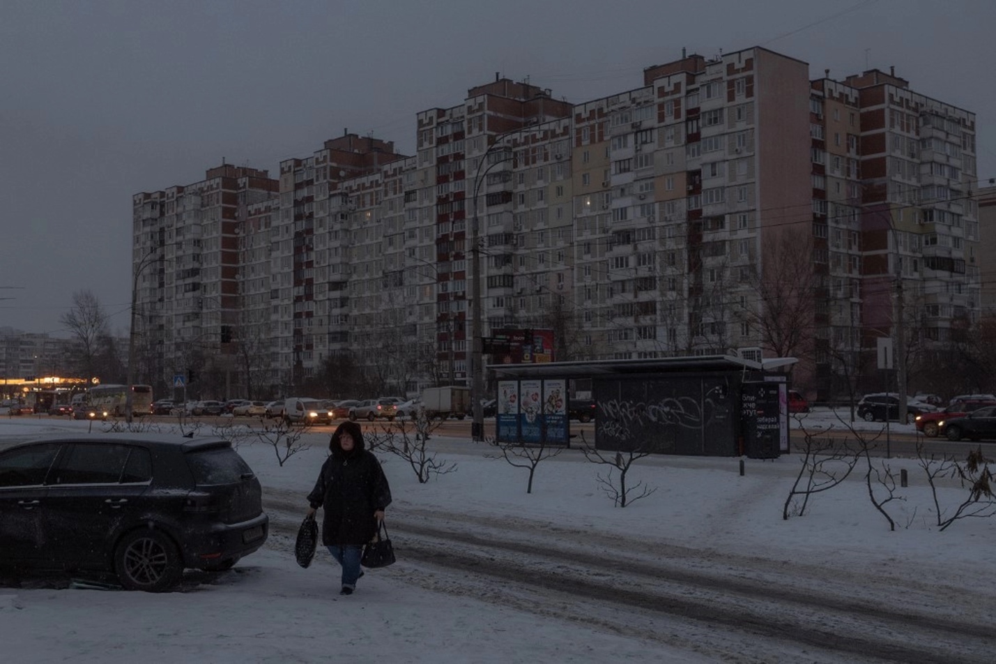 Kyiv: 1,676 Buildings Remain Without Heating, Nearly a Million Without Power