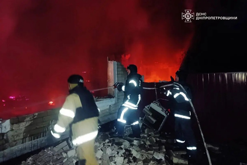 A group of firefighters in uniform

AI-generated content may be incorrect.