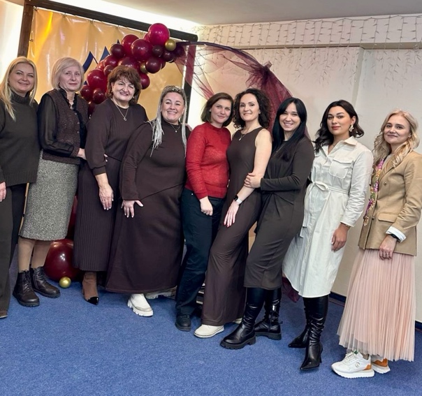 A group of women posing for a photo

AI-generated content may be incorrect.