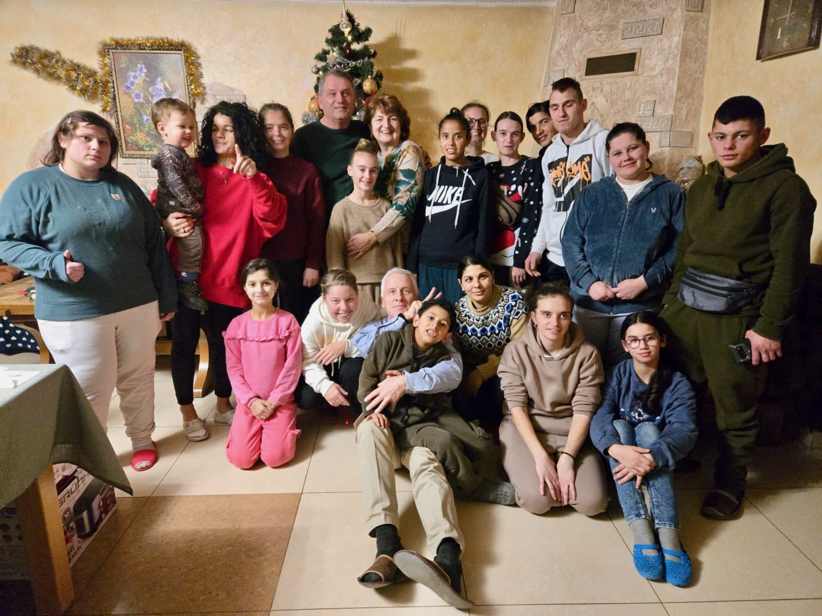 A group of people posing for a photo

AI-generated content may be incorrect.