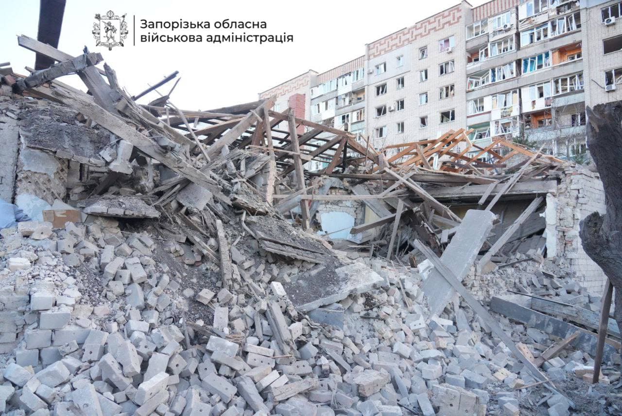 Russian strike razes homes in Zaporizhzhia, killing 1, injuring 19