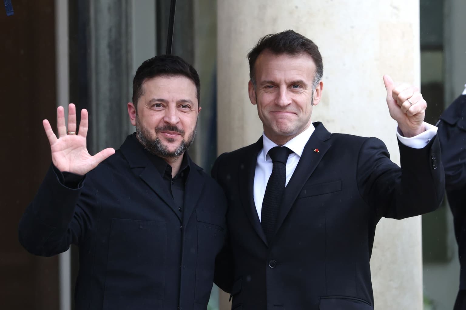 Zelensky meets Macron in France to discuss increased pressure on Russia