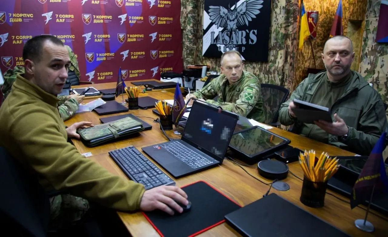 Syrskyi visits front-line hotspot in contested corner of Dnipropetrovsk Oblast