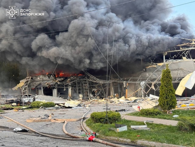 17 dead after Russia carries out deadly evening strikes on Kramatorsk, Zaporizhzhia in Ukraine's east