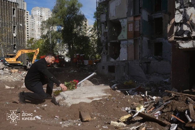 Zelensky, foreign diplomats pay respects to victims of May 14 Russian attack on Kyiv as capital marks day of mourning