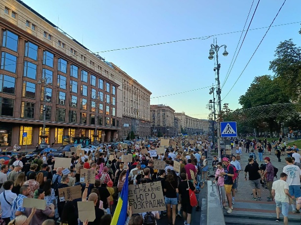 Thousands of Ukrainians gather for a march in downtown Kyiv, as protests enter 3rd week