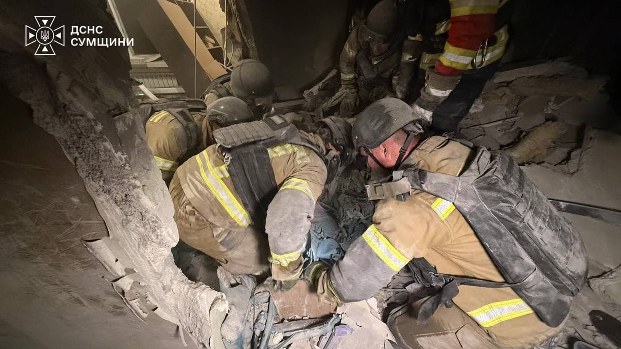 Russian attack on Sumy kills 2, injures 8 as guided aerial bombs hit apartment building