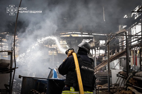 Russian daytime attack on Chernihiv civilian businesses kills 1, injures at least 25